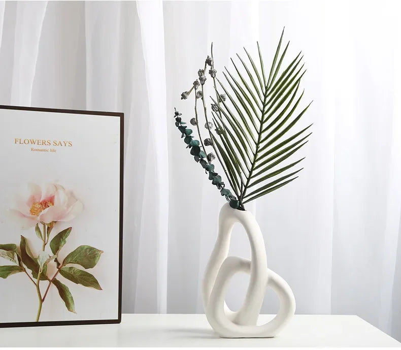Heart-Shaped Ceramic Vase – Elegant Home & Office Decoration