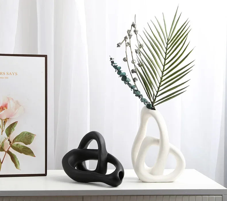 Heart-Shaped Ceramic Vase – Elegant Home & Office Decoration