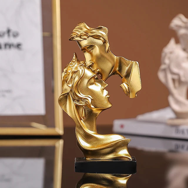 Mini Resin Lovers Statue Figurine – Kissing Posture