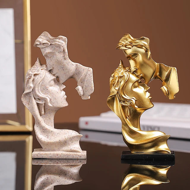Mini Resin Lovers Statue Figurine – Kissing Posture