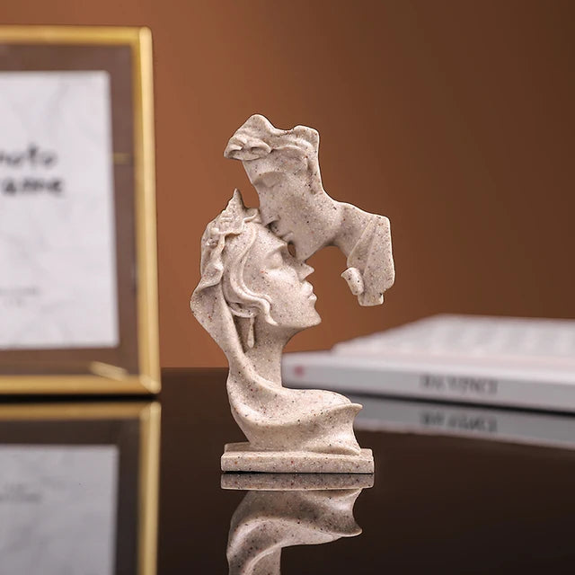 Mini Resin Lovers Statue Figurine – Kissing Posture