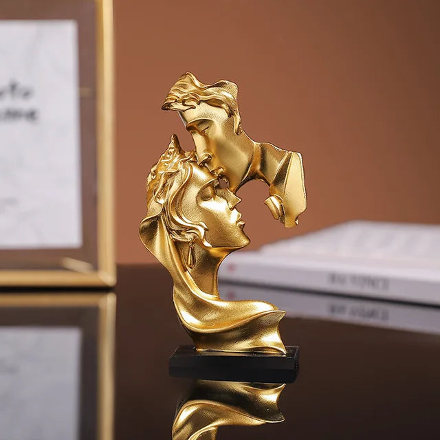 Mini Resin Lovers Statue Figurine – Kissing Posture