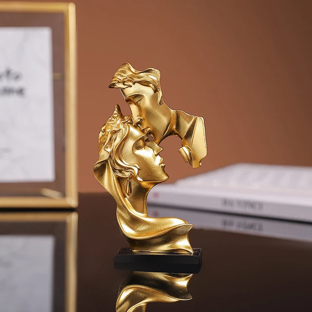 Mini Resin Lovers Statue Figurine – Kissing Posture