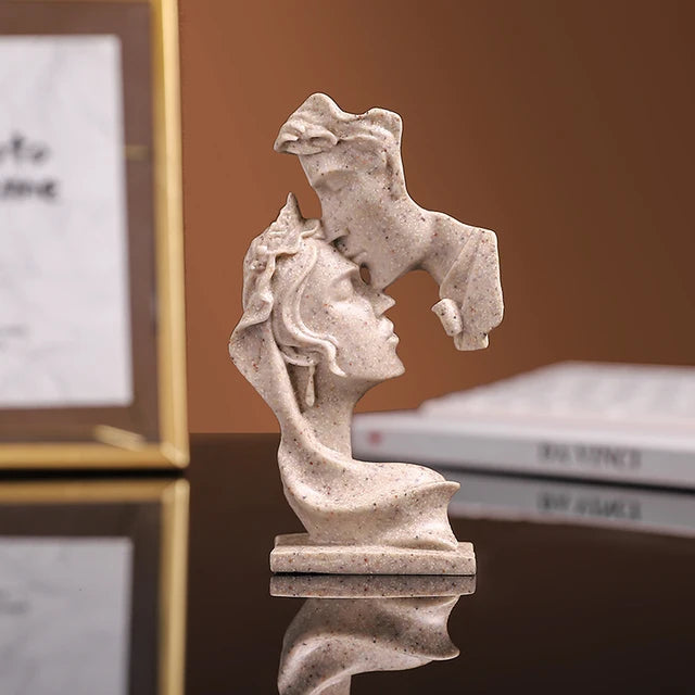 Mini Resin Lovers Statue Figurine – Kissing Posture