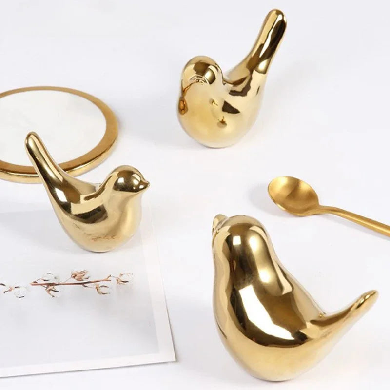 Golden Ceramic Bird Figurine – Modern Decorative Ornament