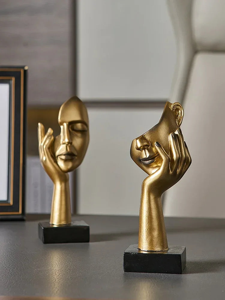 Nordic Abstract Resin Statue – Modern Desktop Décor